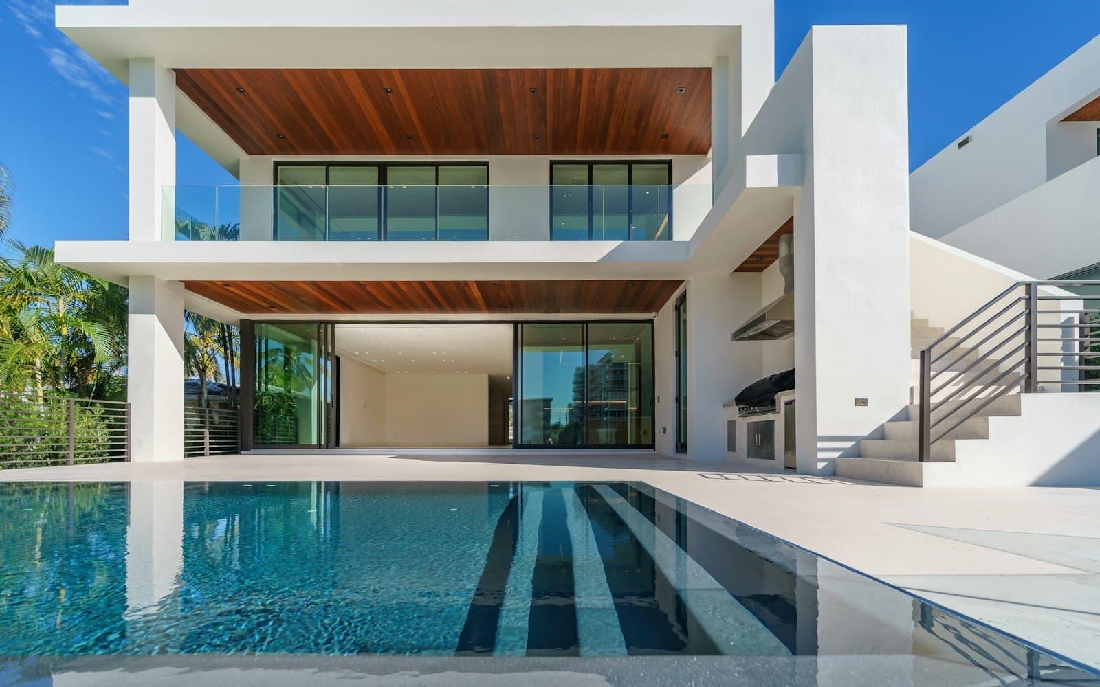 Beachfront Villa in North Obhur